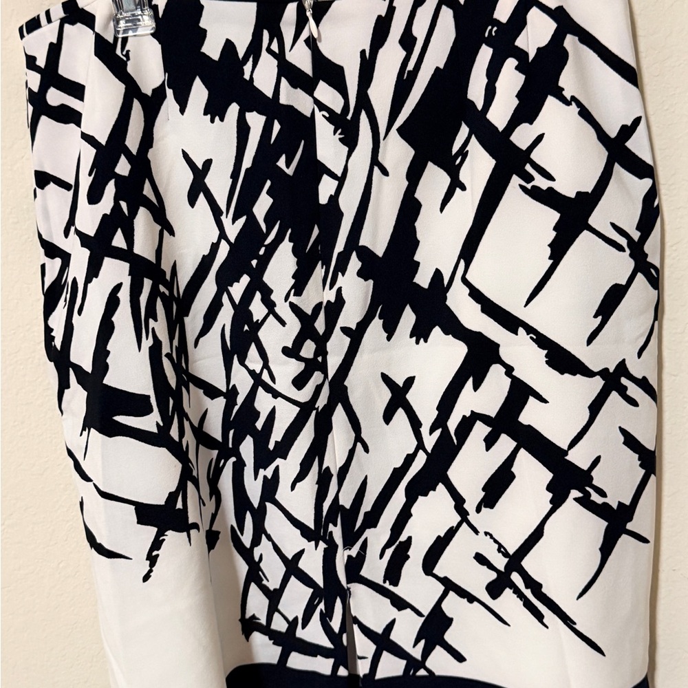 Tahari Black & White Abstract Print Pencil Skirt - Picture 5 of 11